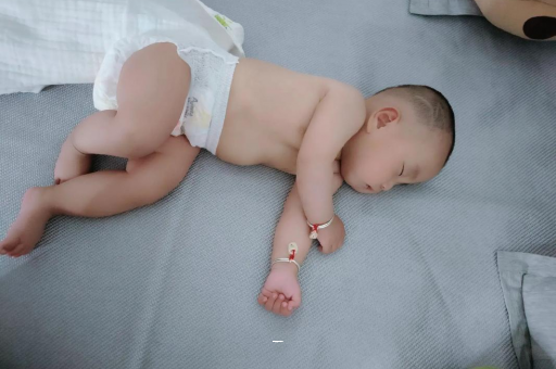 阳江宝宝夏天要穿袜子吗